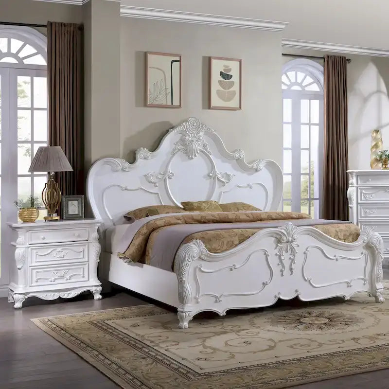 Chambre à coucher traditionnelle avec panneaux en bois massif