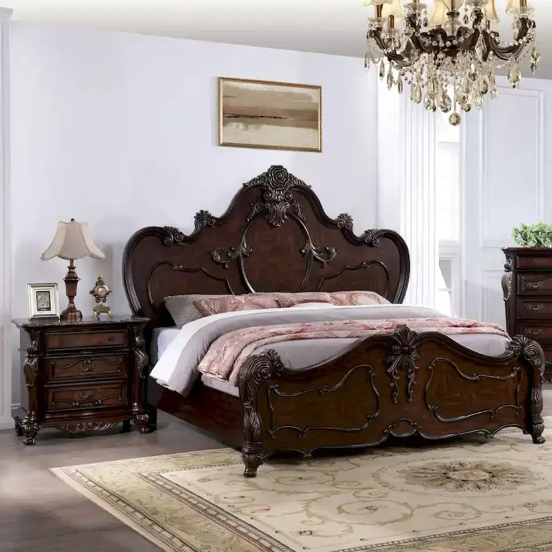 Chambre à coucher traditionnelle avec panneaux en bois massif