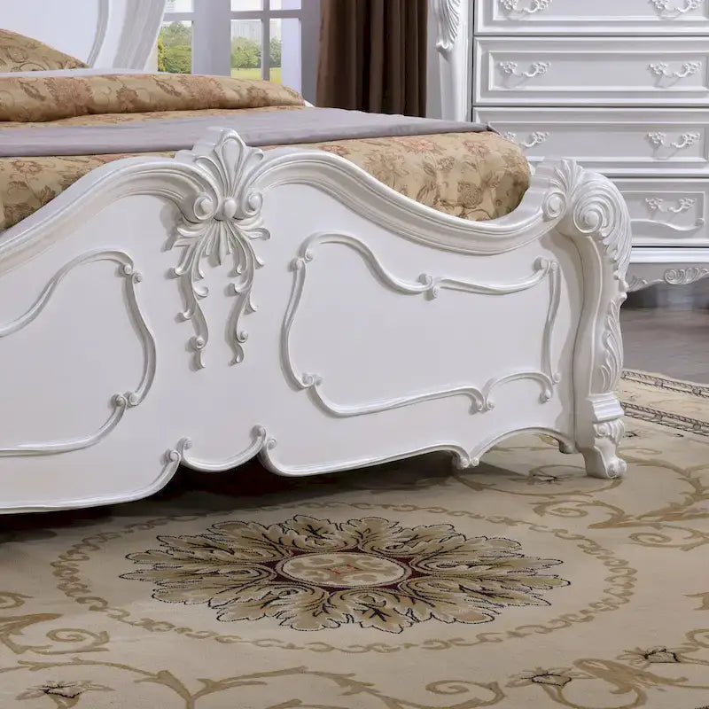 Chambre à coucher traditionnelle avec panneaux en bois massif