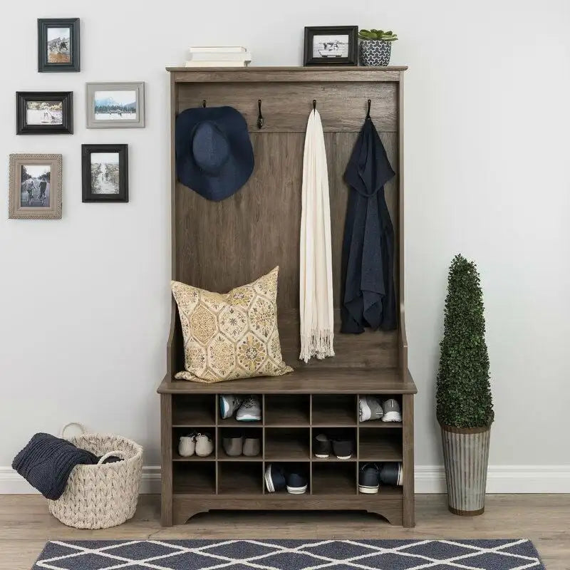 Meuble d'entrée gris avec banc à chaussures et patère